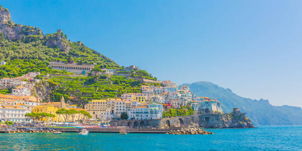 Menemukan Surga Liburan di Pantai Amalfi Italia