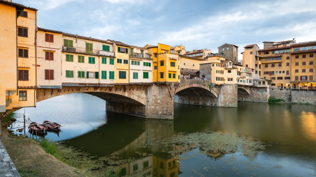 Menyelami Sejarah dan Kecantikan Ponte Vecchio di Italia 